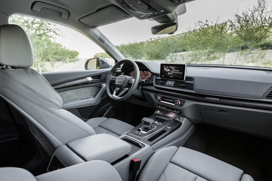 Интерьер Audi Q5 TFSI Quattro 2016 года  (WW) (фото 14 из 30)